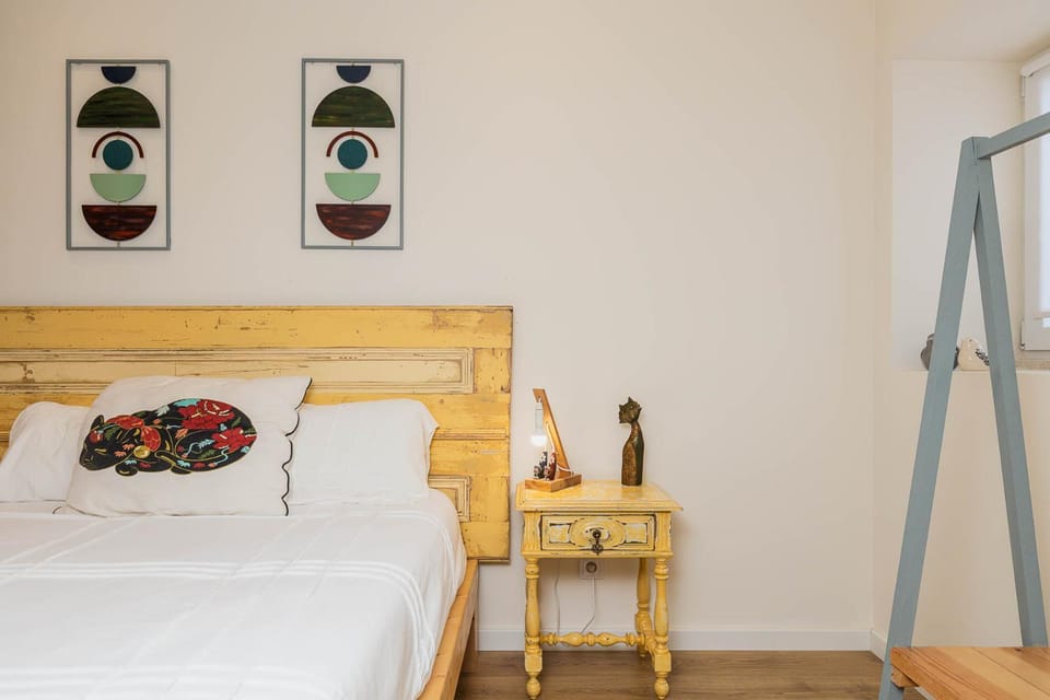 Bed, Photo of the whole room, Decorative detail, Bedroom