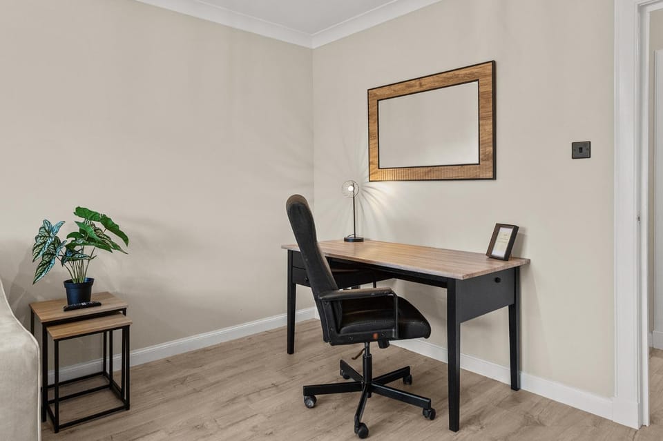Riverside Rest 2 - Central 2 Bedroom, 2 Bath Apartment - Free Parking Onsite Apartment in Stirling