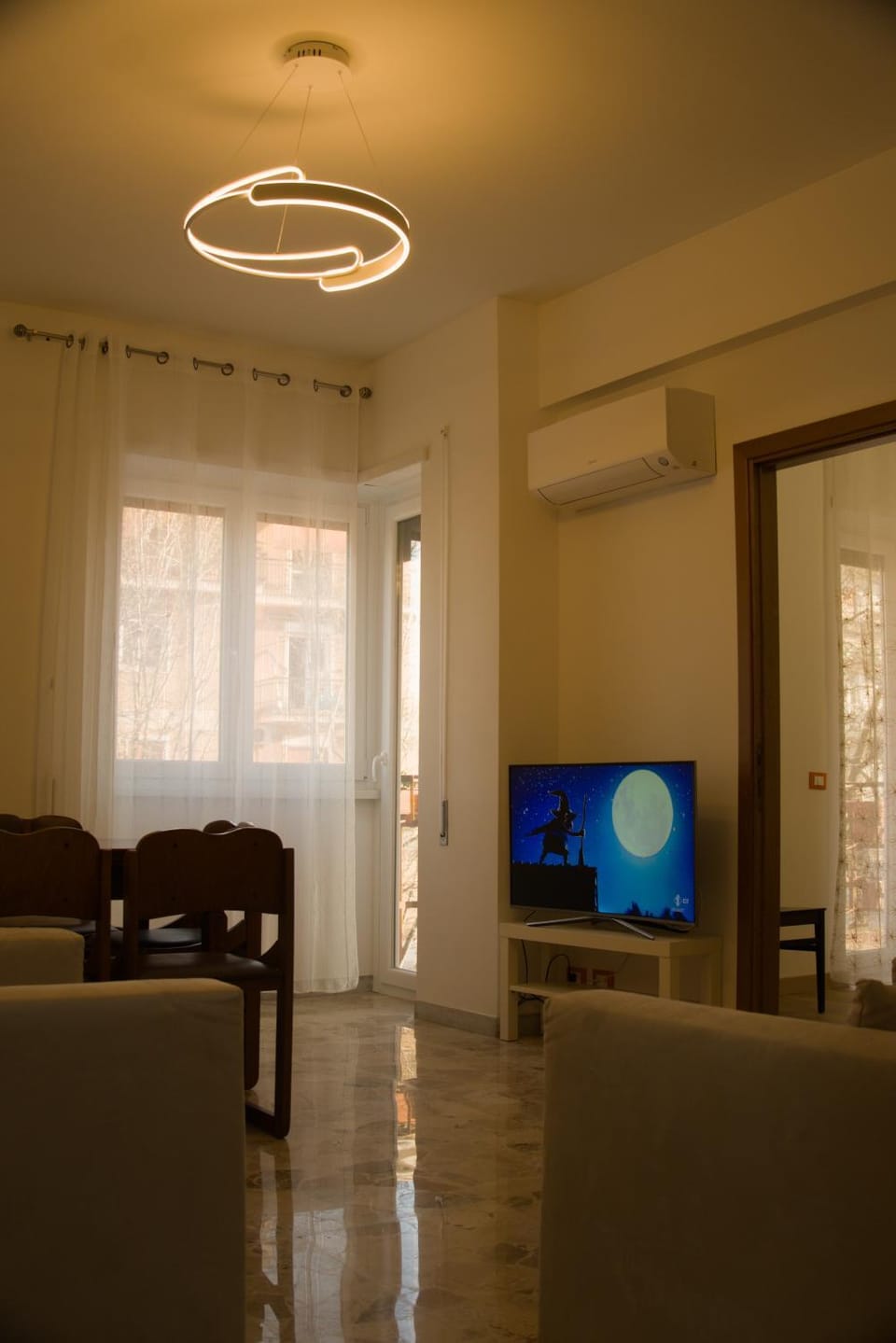 Communal lounge/ TV room, TV and multimedia, Seating area, air conditioner