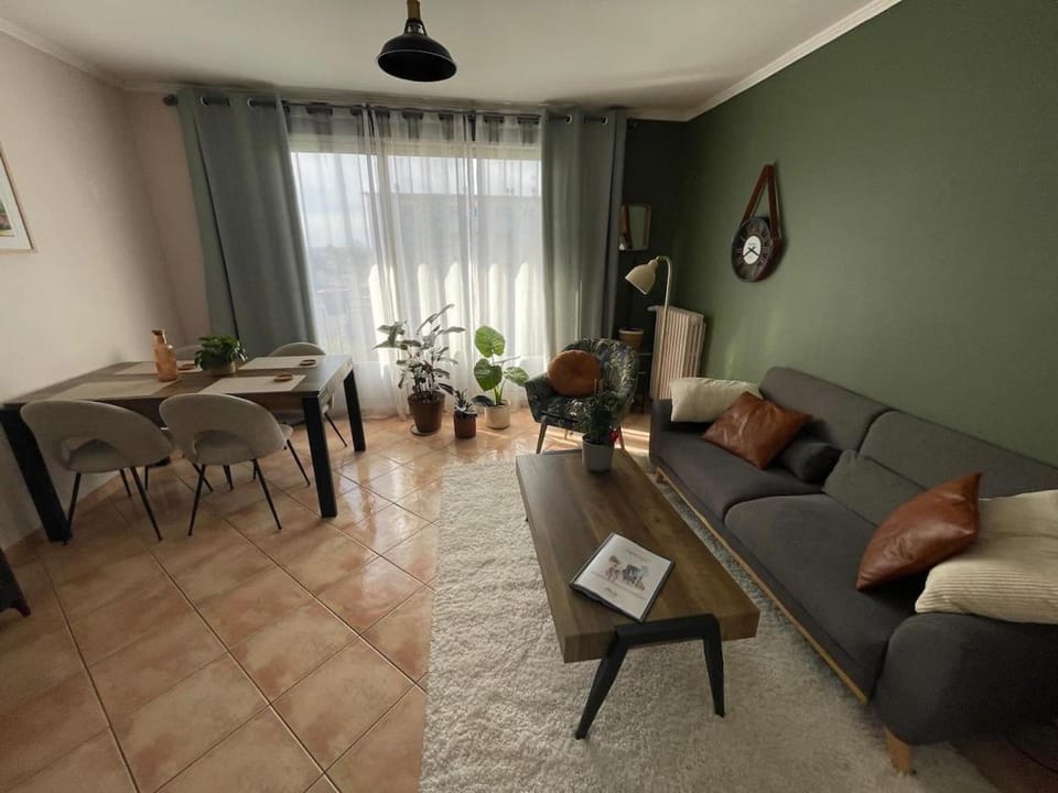 Living room, Seating area, Dining area