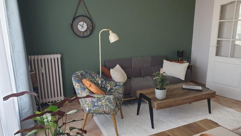 Living room, Seating area