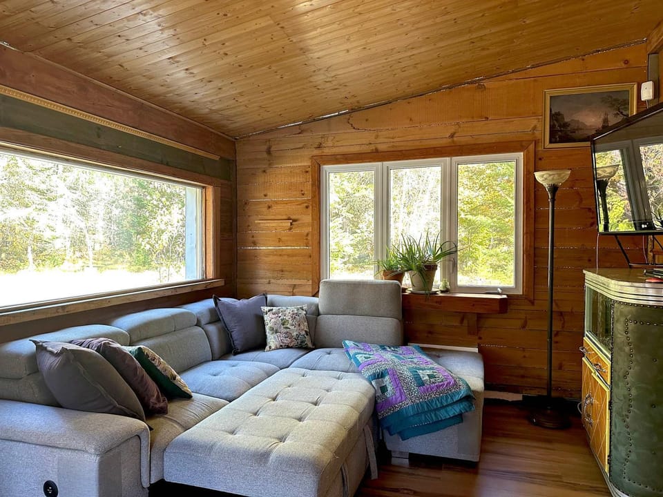 Spa Lake & Near Ski Resort - Havres aux Bleuets Chalet in Quebec
