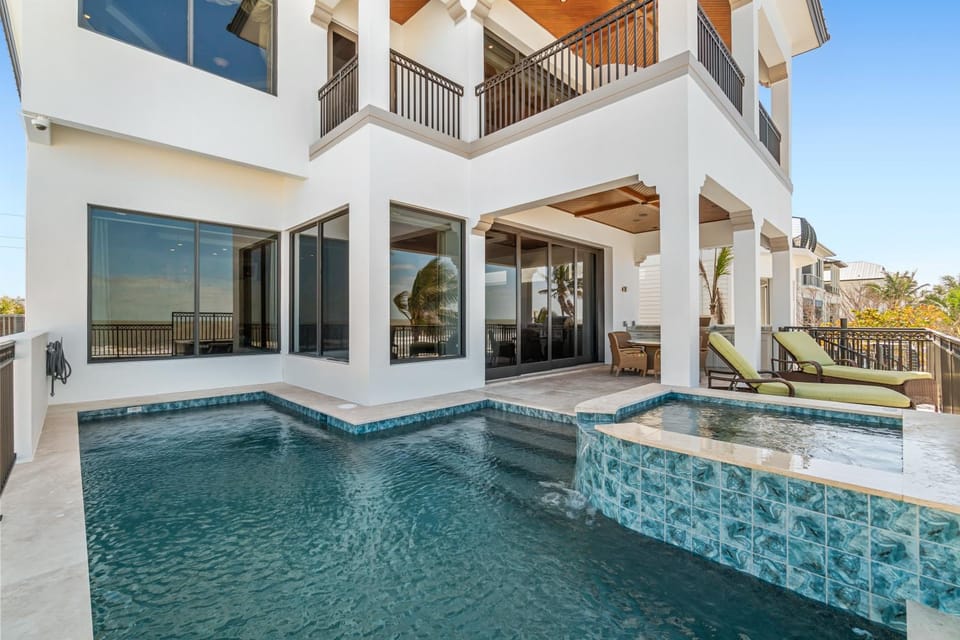 Luxury Beachfront Paradise House in Bonita Springs