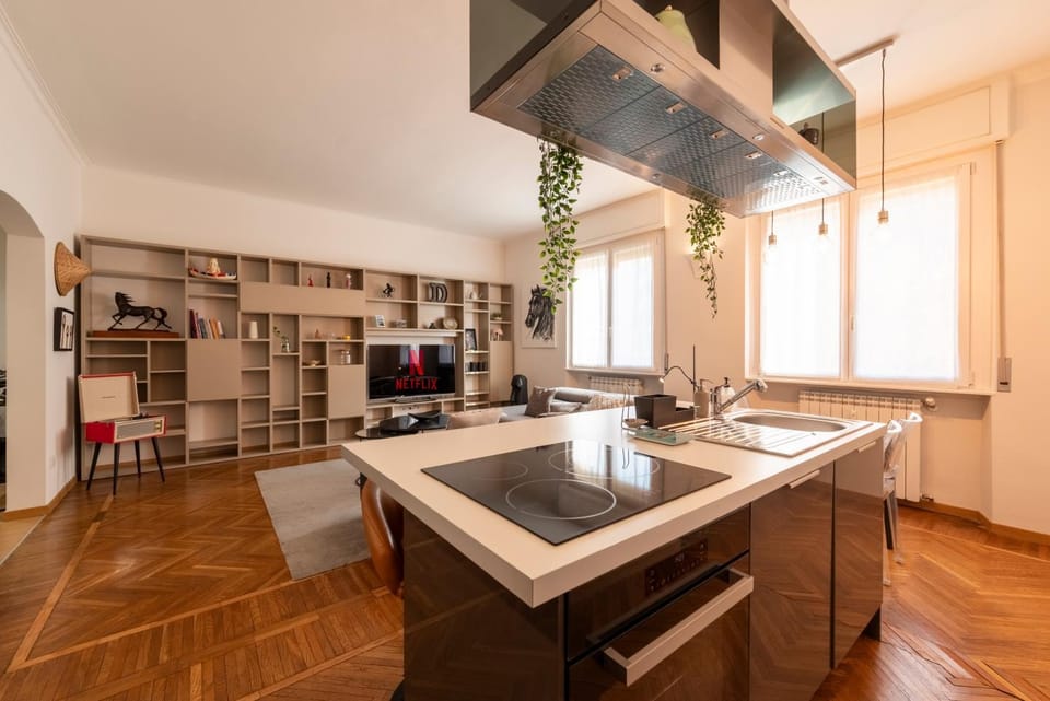 Kitchen or kitchenette, Dining area, stove