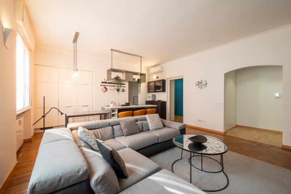 Kitchen or kitchenette, Living room, Seating area, Dining area