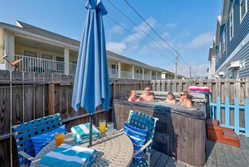 Walk to Beach Hot Tub Community Pool Water View House in North Padre Island