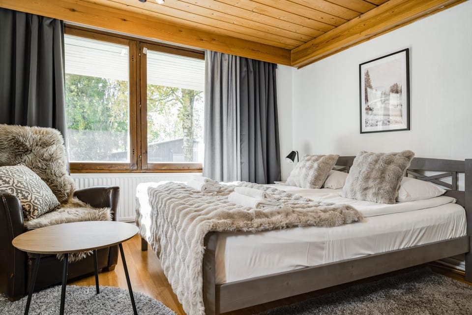Bed, Living room