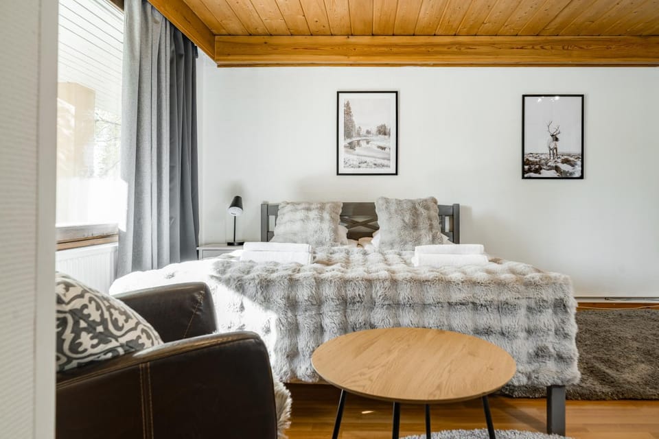 Bed, Living room