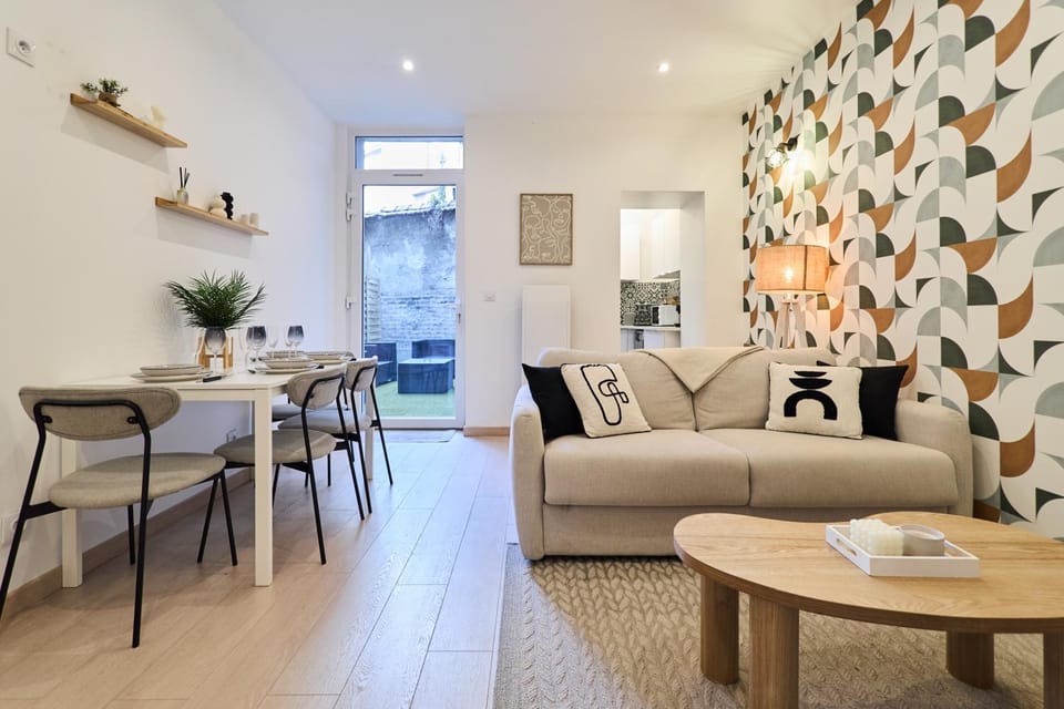 Living room, Dining area