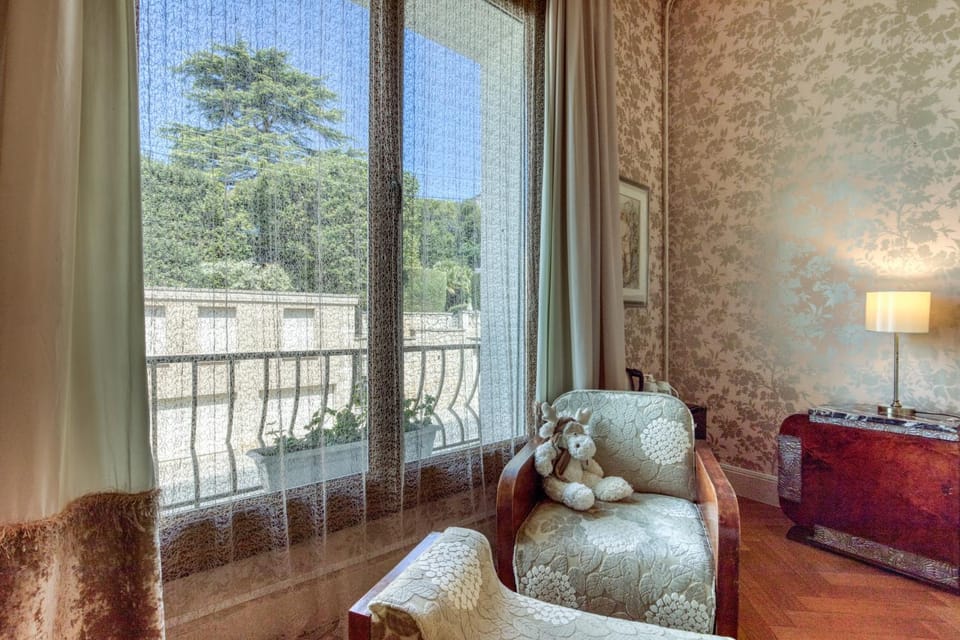 Property building, Living room