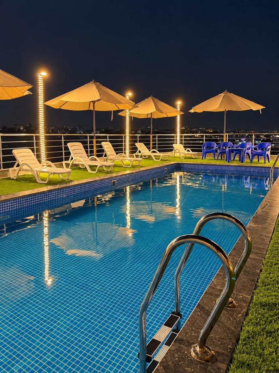Swimming pool