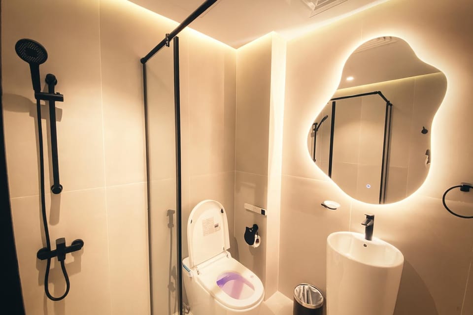 Shower, Toilet, Bathroom