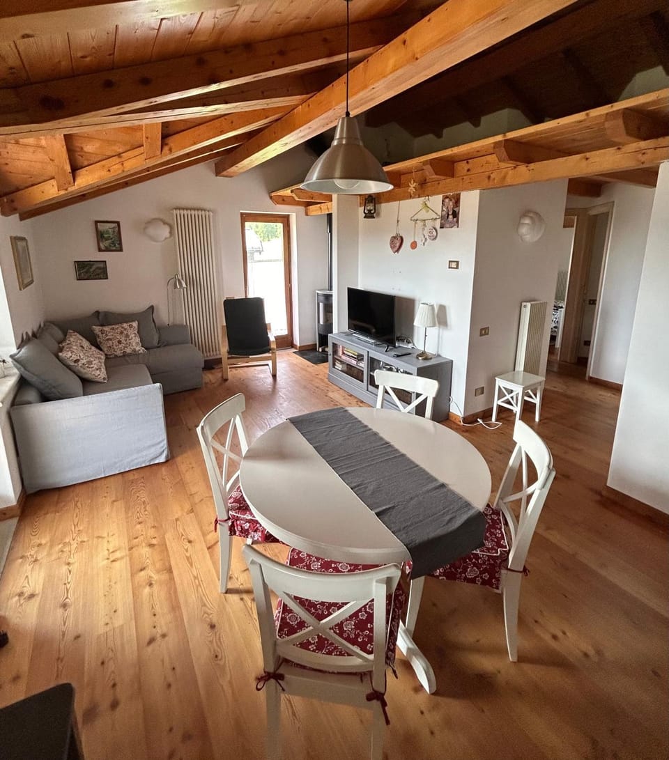 TV and multimedia, Living room, Dining area