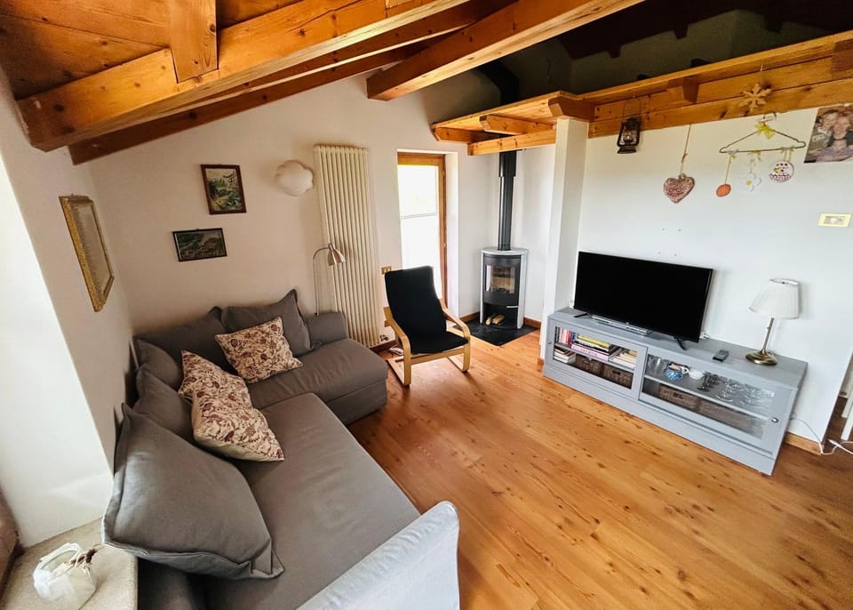 Communal lounge/ TV room, TV and multimedia, Living room, Evening entertainment