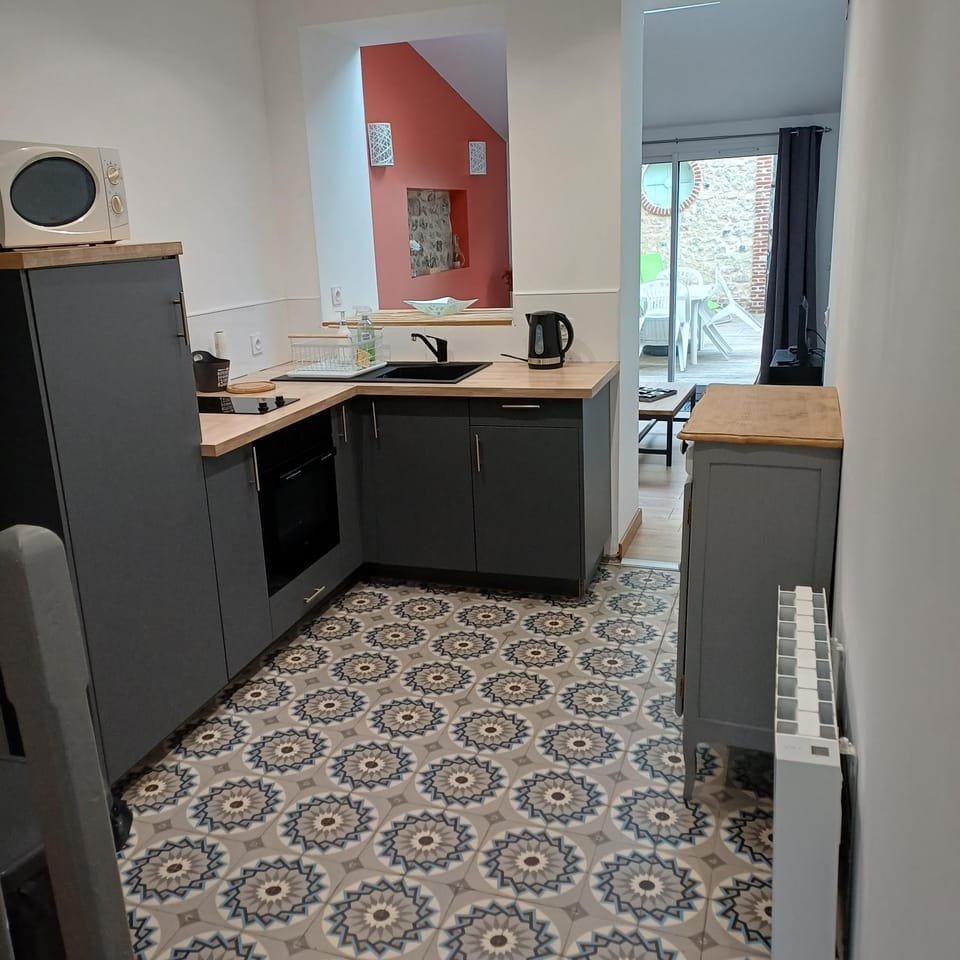 Kitchen or kitchenette
