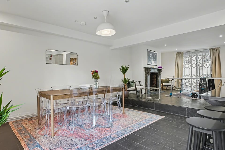 The Regents Park Townhouse Apartment in City of Westminster