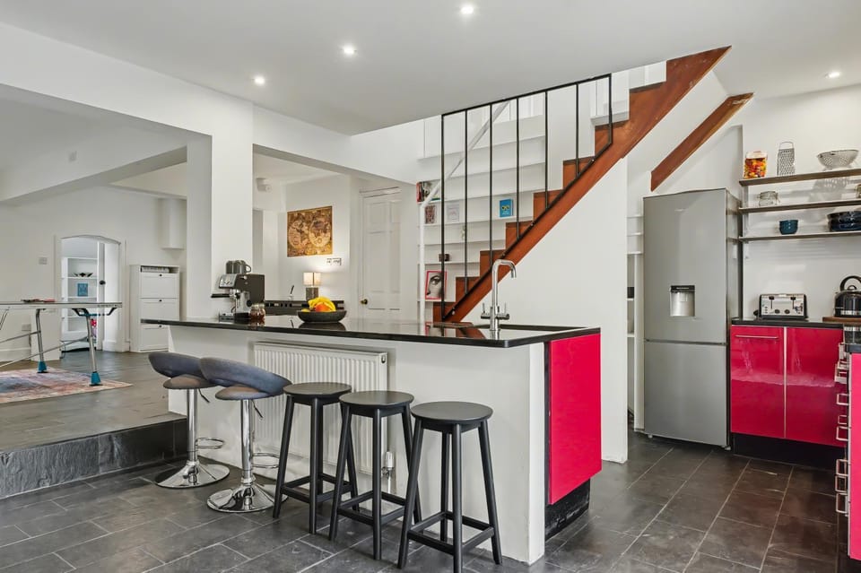 The Regents Park Townhouse Apartment in City of Westminster