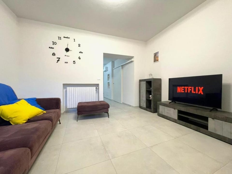 Communal lounge/ TV room, TV and multimedia, Seating area