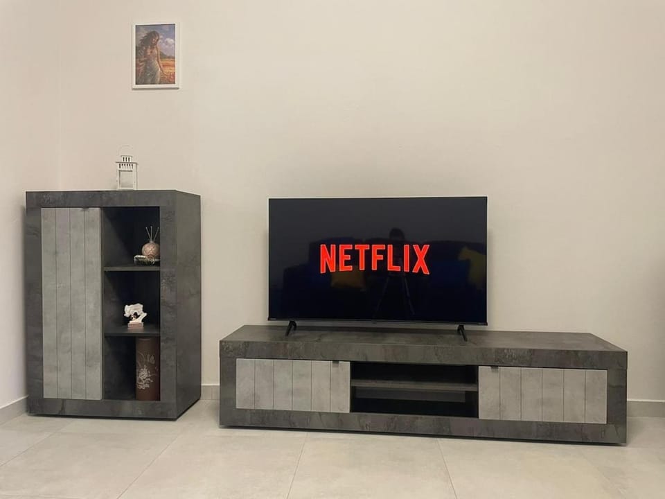 Communal lounge/ TV room, TV and multimedia