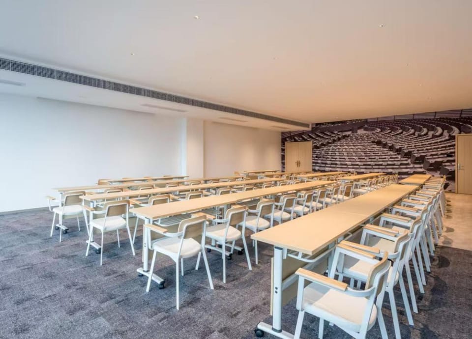 Meeting/conference room