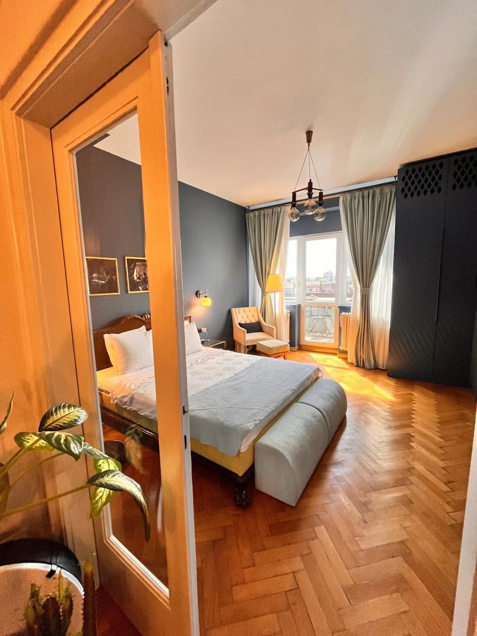 Bed, Photo of the whole room, Seating area, Bedroom, wardrobe