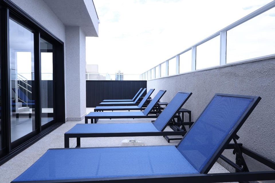 BE Deodoro, prédio novo! completo, com piscina e academia, perto do mercado público Apartment in Maringá
