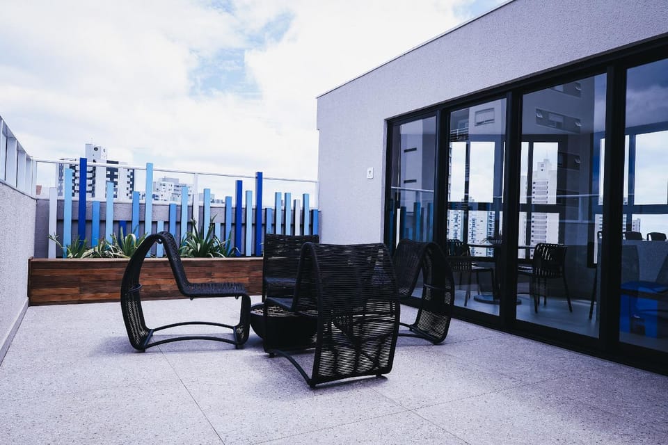 BE Deodoro, prédio novo! completo, com piscina e academia, perto do mercado público Apartment in Maringá