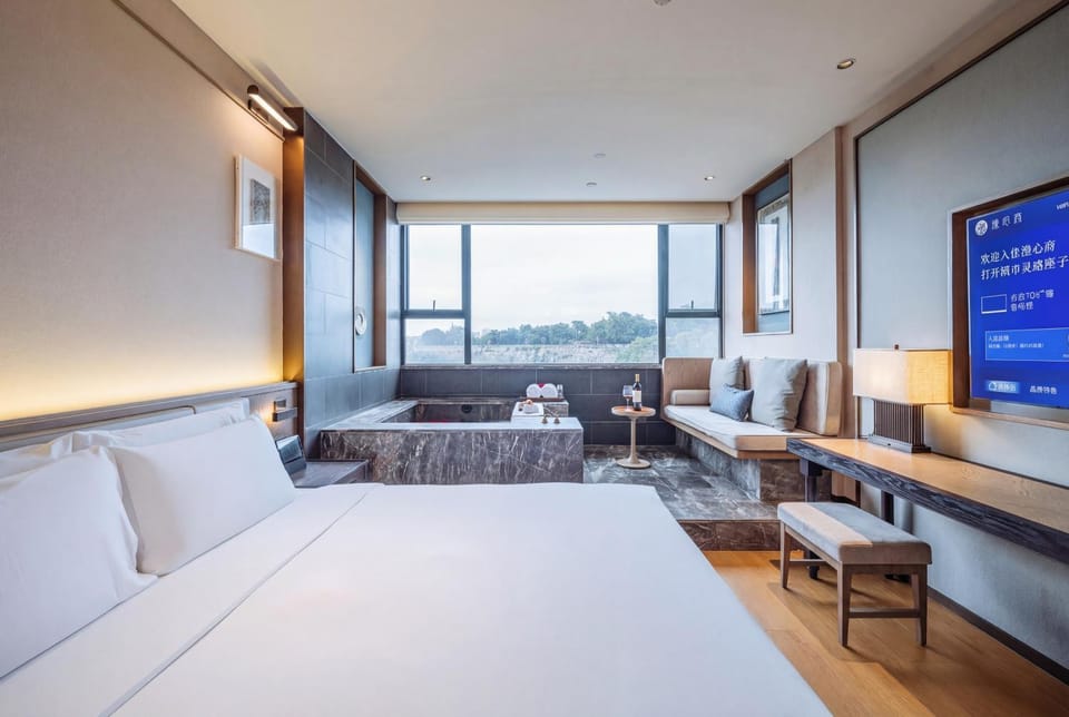 Bed, TV and multimedia, Living room, Photo of the whole room, Bedroom