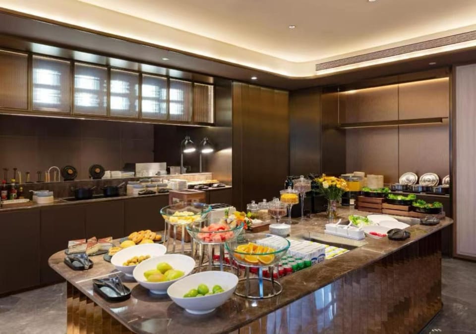 Restaurant/places to eat, Buffet breakfast
