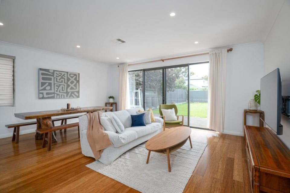 Heartwood Haven family home 3bed 3bath House in Adelaide