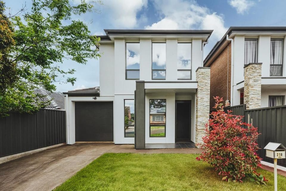 Heartwood Haven family home 3bed 3bath House in Adelaide