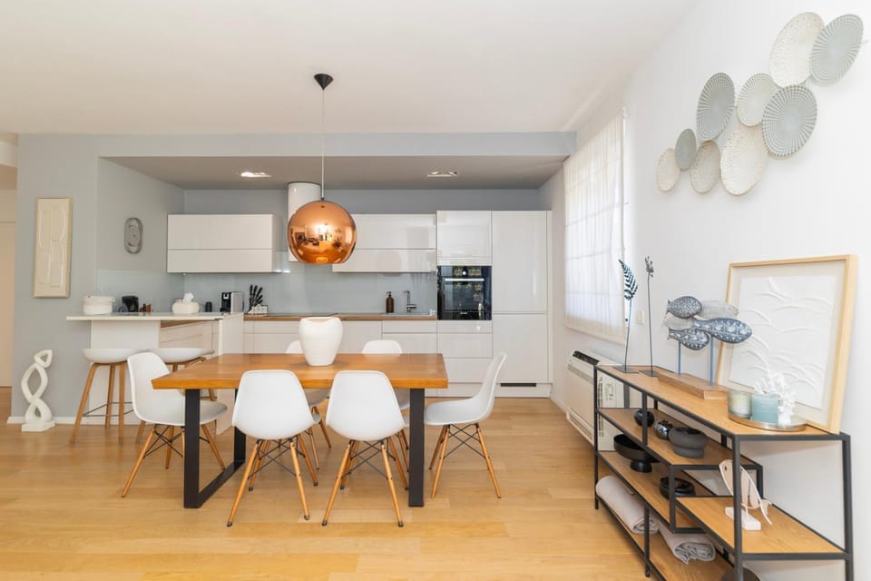 Kitchen or kitchenette, Dining area, dishwasher, oven, toaster