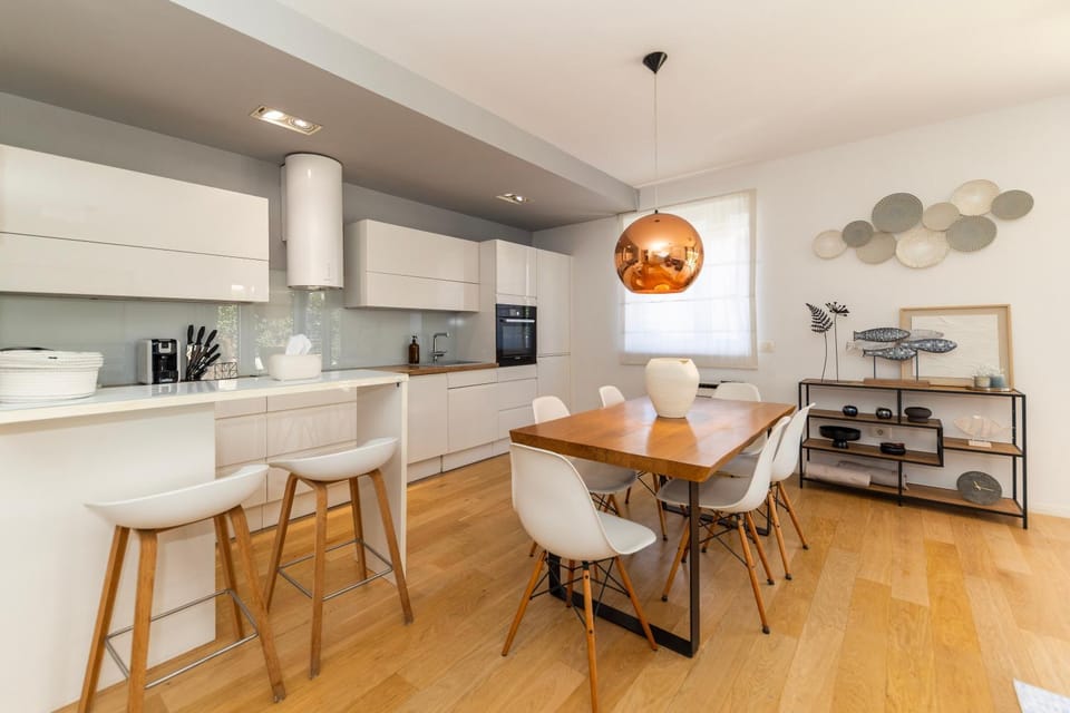 Kitchen or kitchenette, Dining area, dishwasher, oven, toaster