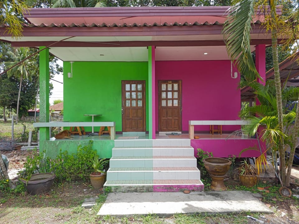 Property building, Facade/entrance, Balcony/Terrace