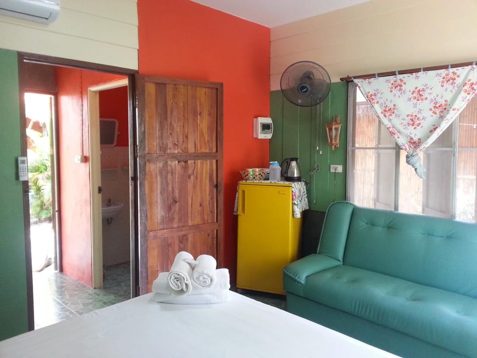 บ้านสนมณีโฮมสเตย์ Bansonmanee Homestay Campground/ 
RV Resort in Thailand