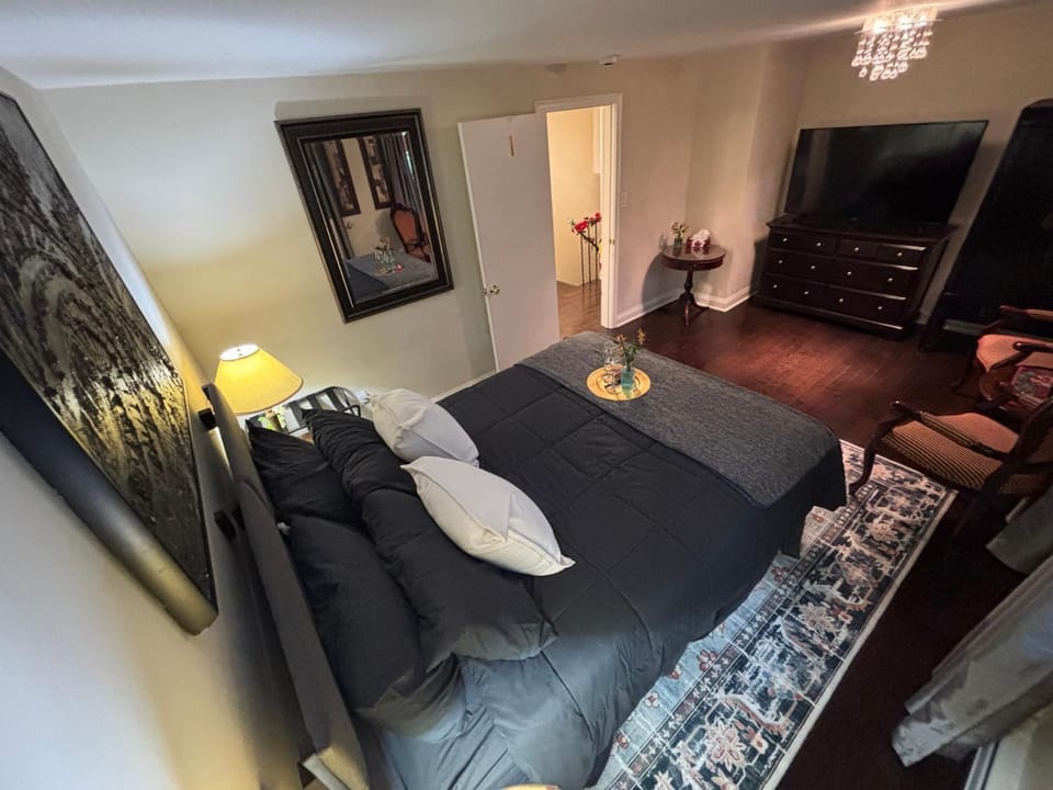 Vintage Pines Guest House Bed and Breakfast in Niagara-on-the-Lake