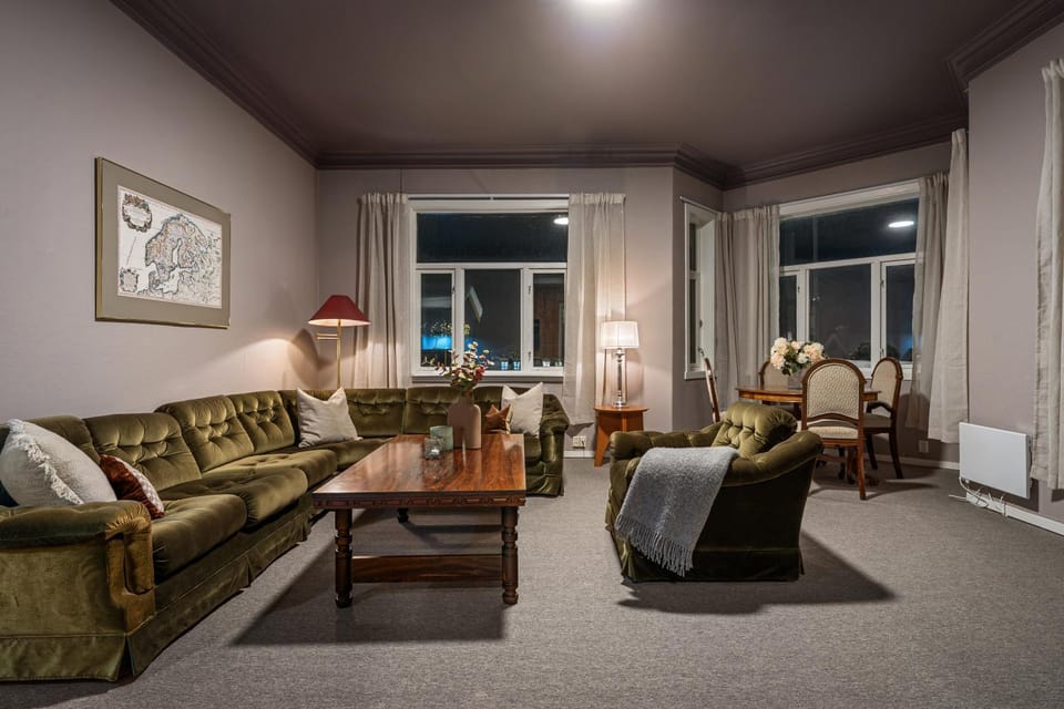 Living room, Seating area