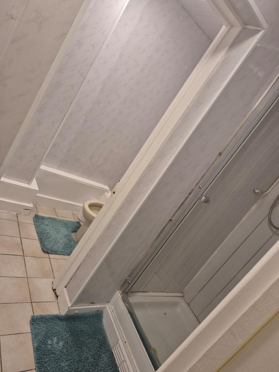 A bedroom flat in a house Apartment in England