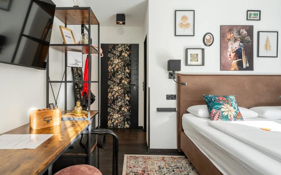 Property building, Living room, Bedroom