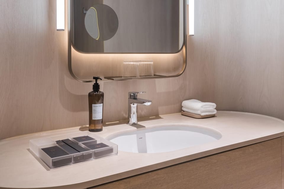 Bathroom, towels