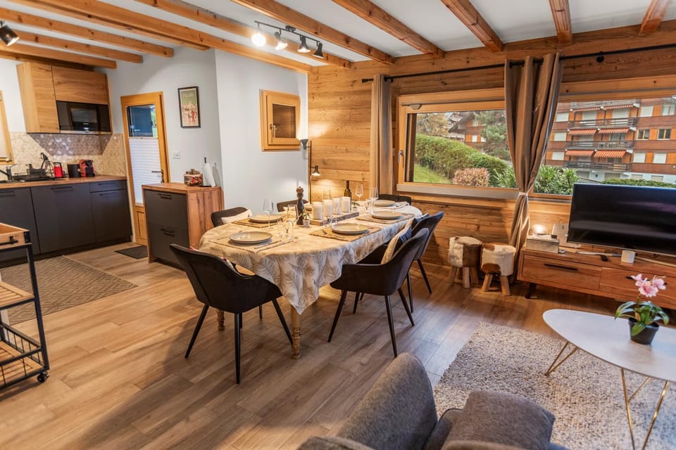 TV and multimedia, View (from property/room), Kitchen or kitchenette, Living room, Seating area, Dining area, dishwasher