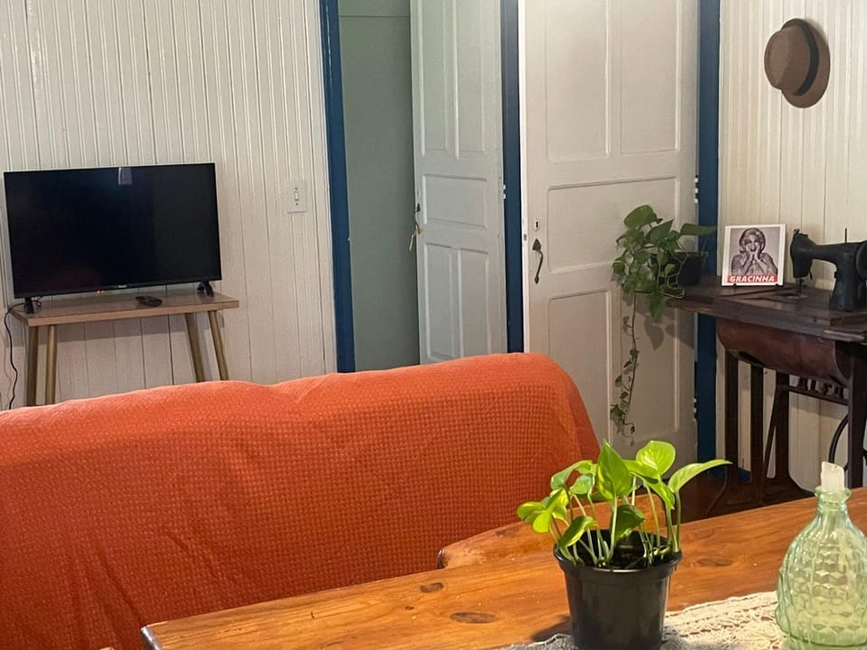 Casa para 8 Pessoas com jardim Próx Avenida Cataratas corredor turistíco de 03 quartos e garagem House in Foz do Iguaçu