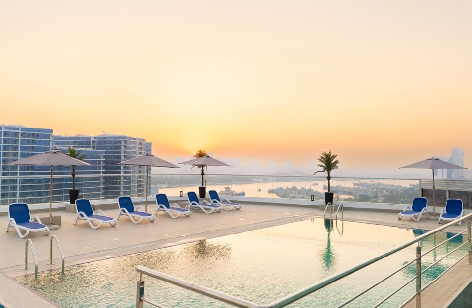 Pool view, Swimming pool, sunbed