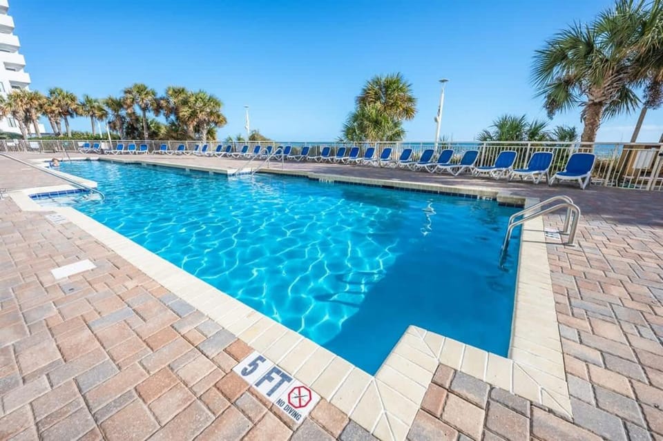Bay Watch 2BR Oceanfront Condo w Hot tubs & Pools House in North Myrtle Beach