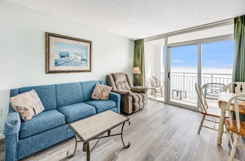 High Floor, Direct Oceanfront Views,Camelot Resort House in Myrtle Beach