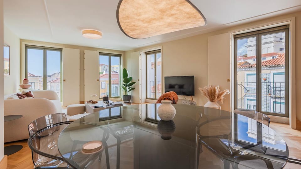 TV and multimedia, Living room, Seating area, Dining area