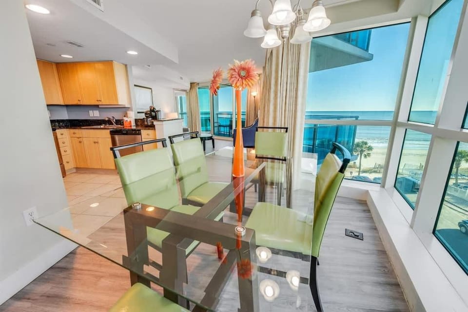 New Corner Suite 2BR, Direct Ocean and City Views House in Myrtle Beach