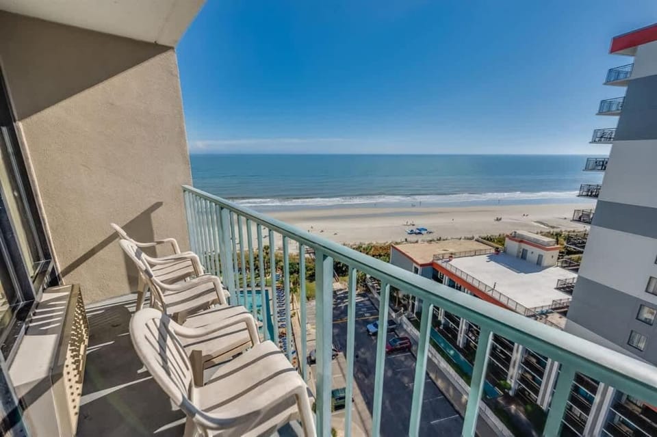 High Floor Studio, Oceanfront, Heated Pools,Views House in Myrtle Beach