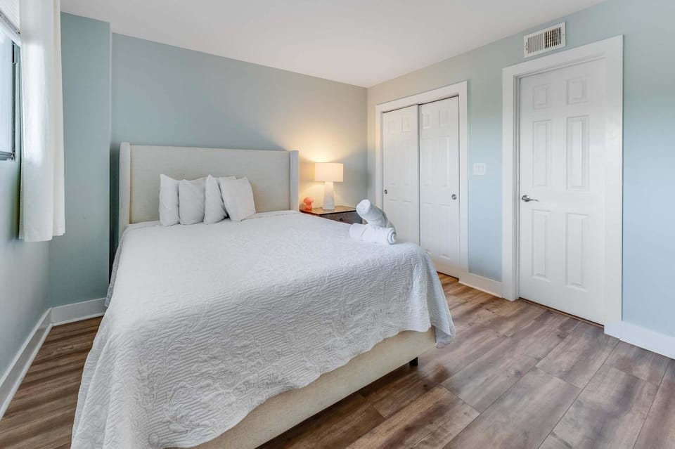 Recently Renovated, Oceanfront, Great Views,Pools House in Myrtle Beach