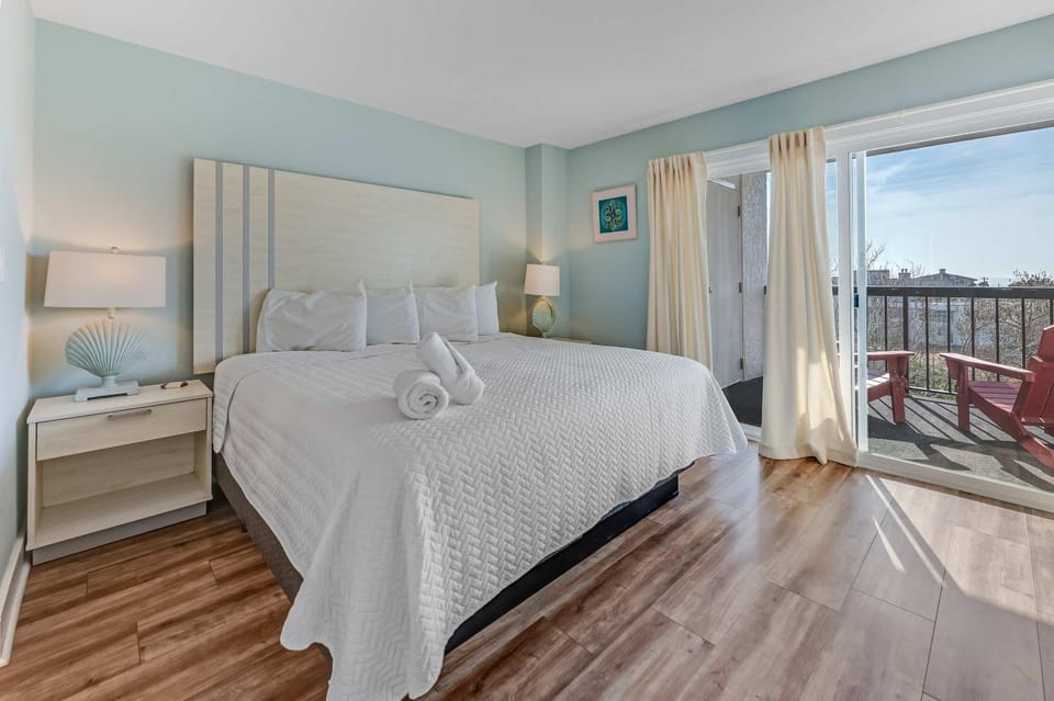 Recently Renovated, Oceanfront, Great Views,Pools House in Myrtle Beach